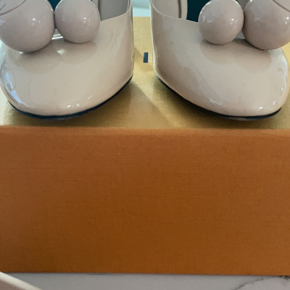 Louis Vuitton Betty Pumps - Picture 10 of 10